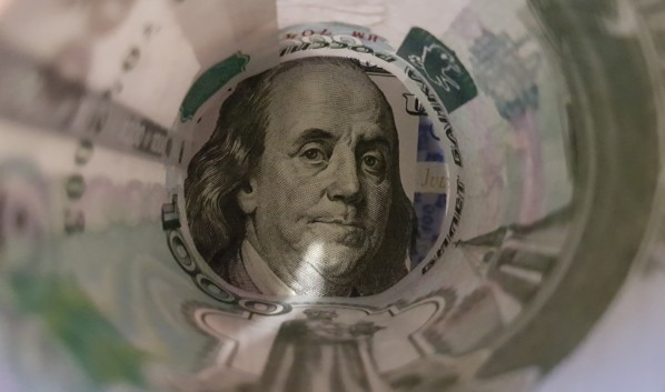 ЦБ теперь может давать разрешение на вывоз из России валюты свыше $10000