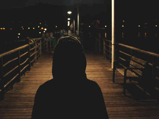 Под Воронежем разбойник навел порядок вместе с ограбленной продавщицей и сбежал с деньгами и водкой