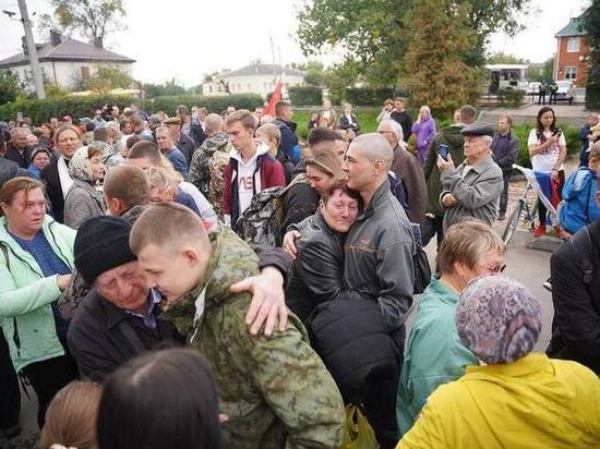 Военком Воронежской области объяснил, почему мобилизованным нельзя брать с собой сотовый телефон