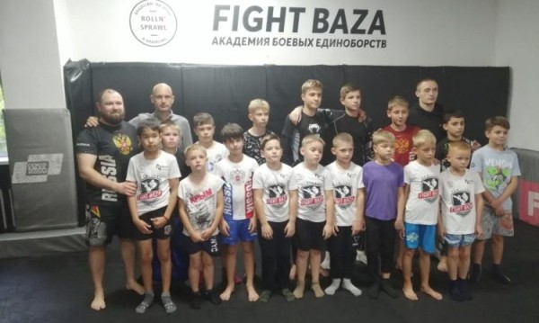 
Ура, победа! Ребята, тренирующиеся в Fight Baza, вновь завоевали золото на соревнованиях
