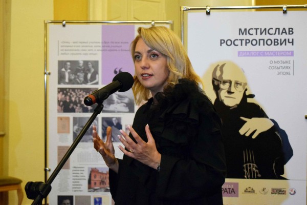 Бесконечность смычка. &laquo;Воронежская камерата&raquo; встретила первых зрителей уникальной выставкой о Мстиславе Ростроповиче